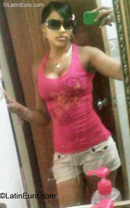 Date this charming Dominican Republic girl Yinette from Santo Domingo DO17422