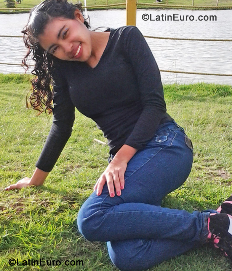 Date this lovely Colombia girl Maria Alejandra from Bogota CO10420