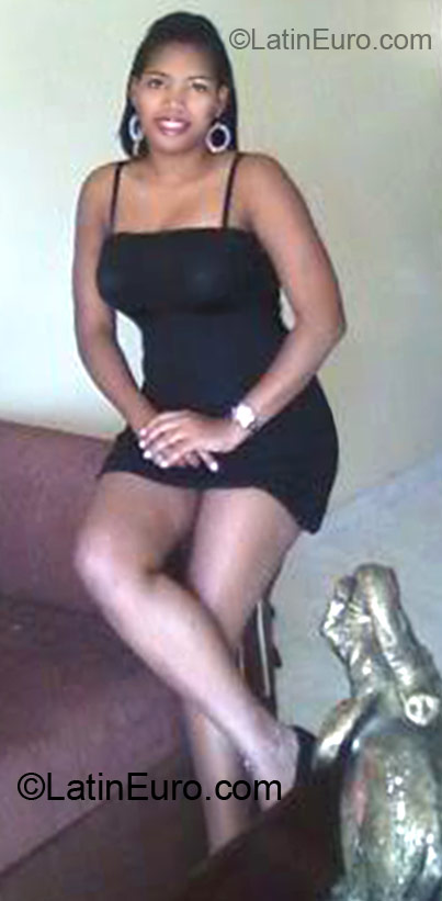 Date this stunning Dominican Republic girl Stefani from Santo Domingo DO13810