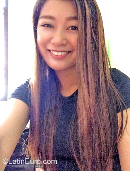 Date this nice looking Philippines girl Merry from Manila PH495