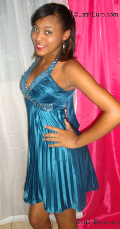 Date this good-looking Dominican Republic girl Pamela from La Vega DO12002