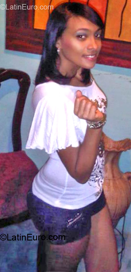Date this voluptuous Dominican Republic girl Gissy from Santo Domingo DO12179