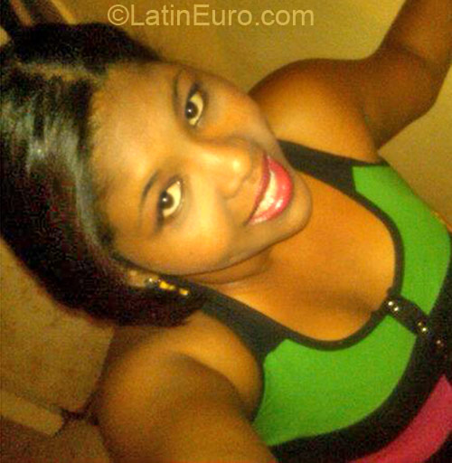 Date this funny Dominican Republic girl Genesis from Santo Domingo DO12256