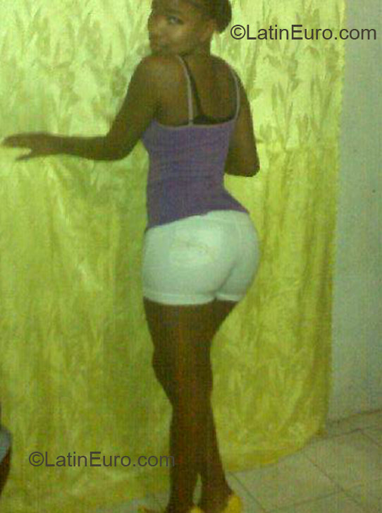 Date this sensual Jamaica girl Rushelle from Kingston JM2495