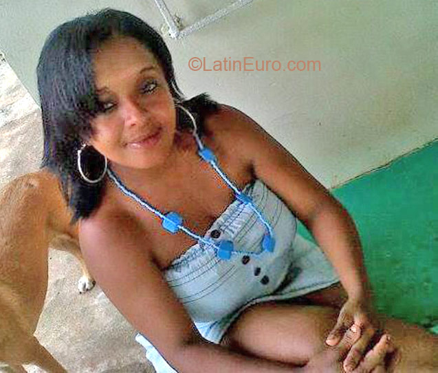 Date this happy Colombia girl Xiomara from Cali CO11268