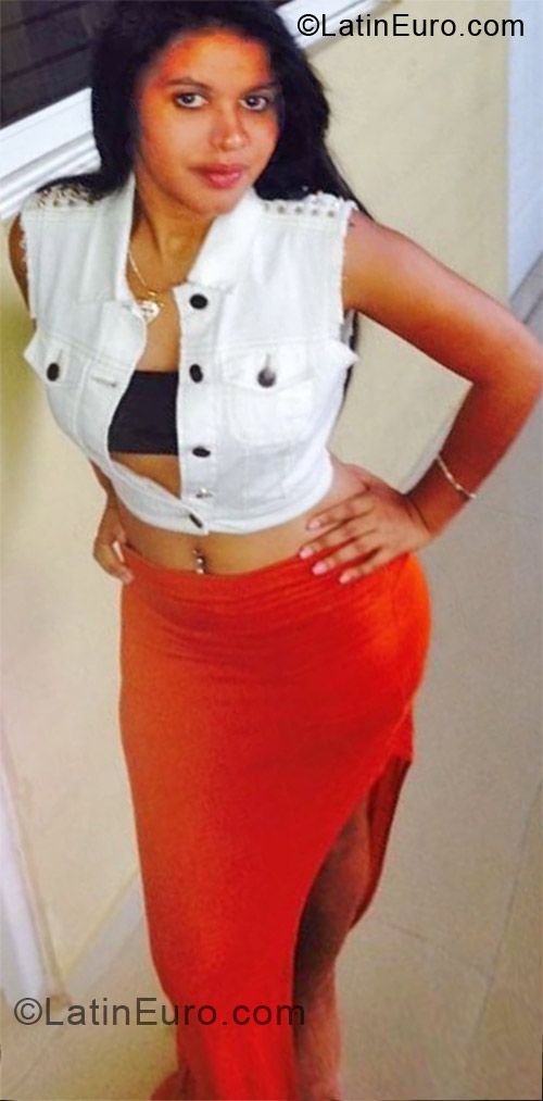 Date this foxy Dominican Republic girl Eyude from Santiago DO12623