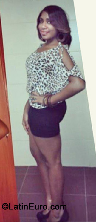 Date this hard body Dominican Republic girl Estephanny from Santo Domingo DO13372