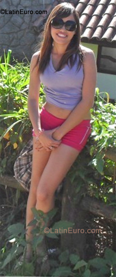 Date this nice looking Brazil girl Valeria from Volta Redonda BR7299
