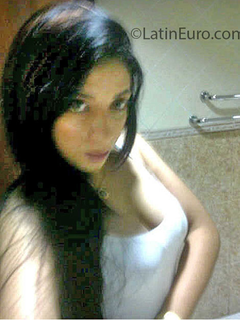 Date this hard body Dominican Republic girl Nathaly from Santiago DO13935