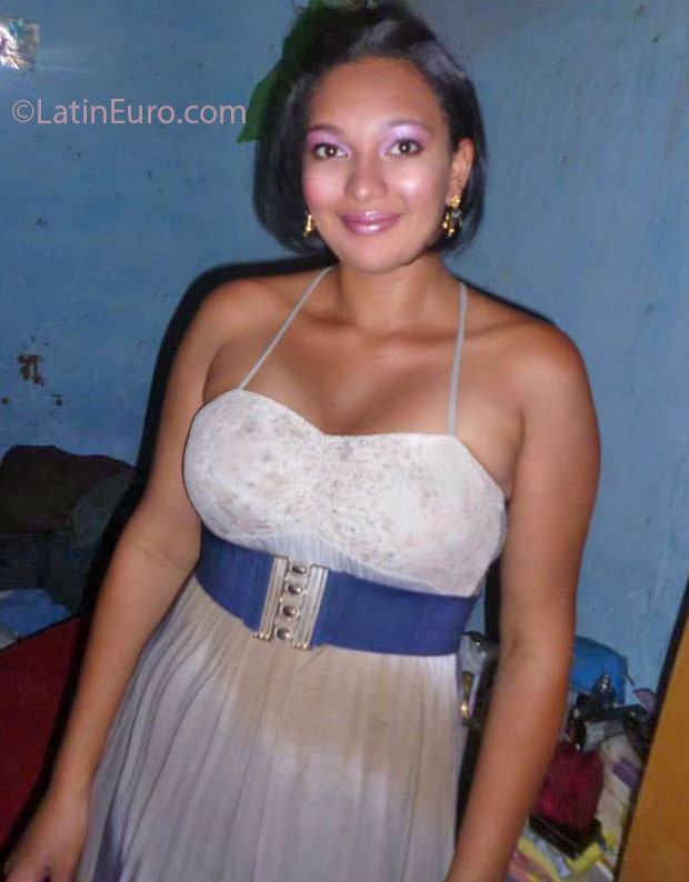 Date this good-looking Brazil girl Ana Paula from Goiania BR7444