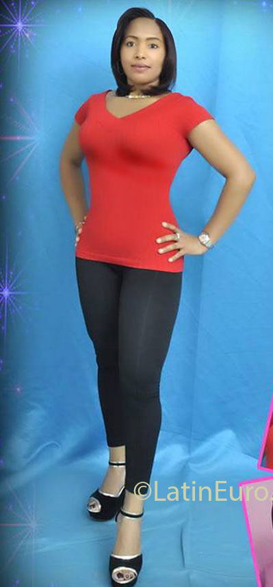 Date this athletic Dominican Republic girl FELICIA from Santo Domingo DO14433