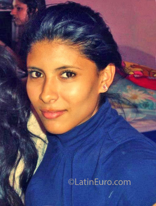 Date this good-looking Honduras girl Fabiola77 from Cortes HN804