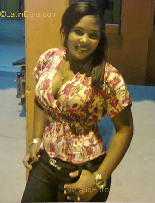 Date this athletic Dominican Republic girl Yenni from Republica Dominicana DO14578