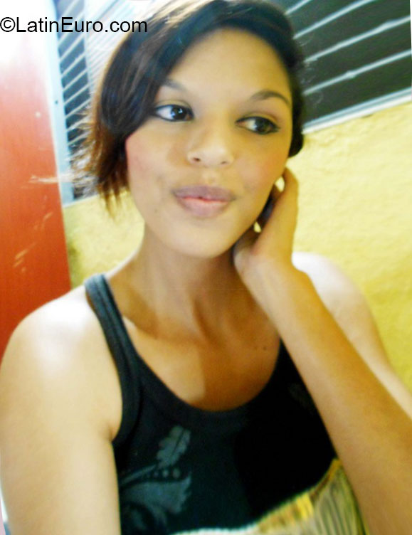 Date this sensual Brazil girl Withinim from Garca BR7530