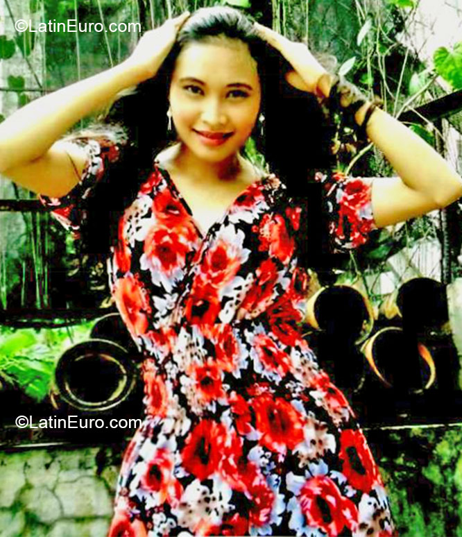 Date this foxy Philippines girl Lyn from Las Pinas City PH551