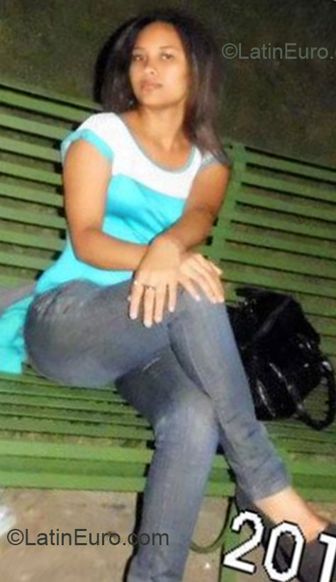 Date this happy Dominican Republic girl Linda from Santiago DO14944