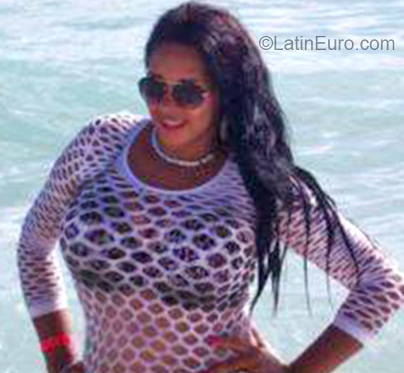 Date this happy Dominican Republic girl Yenifer from Santiago DO14988