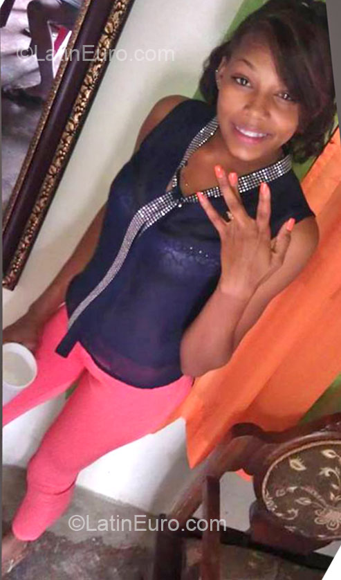 Date this gorgeous Dominican Republic girl Amauri from Santo Domingo DO15026