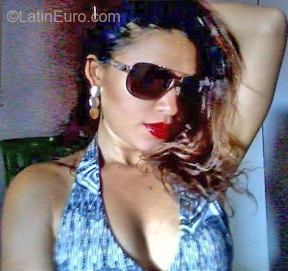 Date this attractive Brazil girl Nalva from Magalhaes De Almeida BR7622
