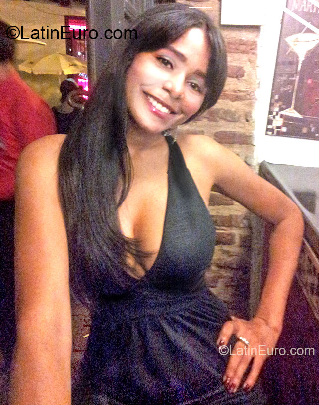 Date this good-looking Dominican Republic girl Lin from Santo Domingo DO15069