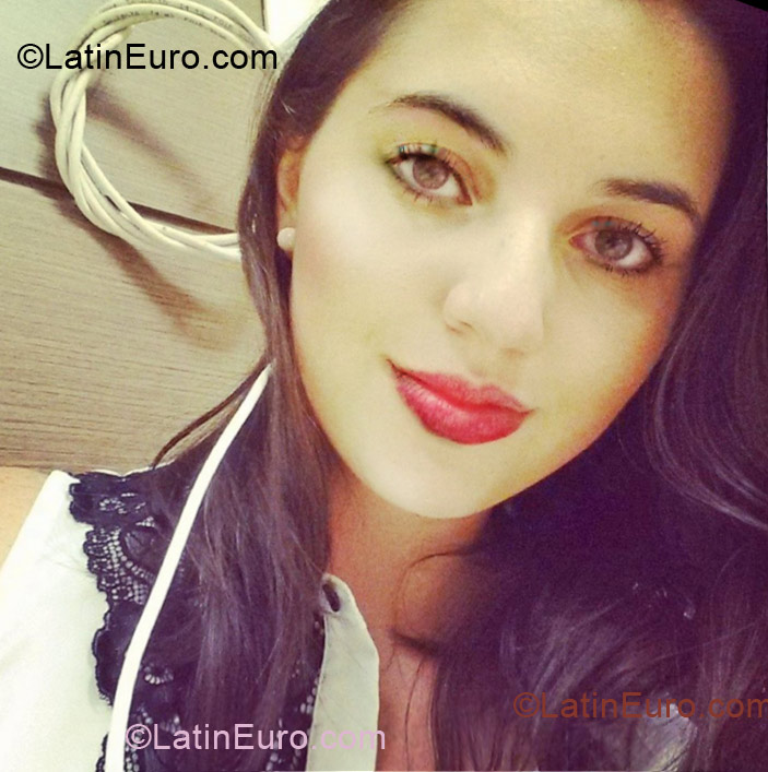 Date this beautiful Brazil girl Laura from Uberlandia BR7704
