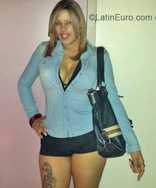 Date this nice looking United States girl Loendy from Bronx US14156