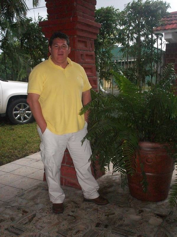 Date this voluptuous Mexico man Arnulfo from Villahermosa MX1075
