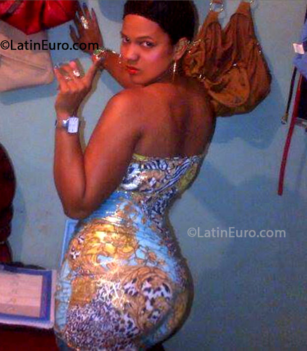 Date this stunning Dominican Republic girl Yasmin from Santo Domingo DO16201