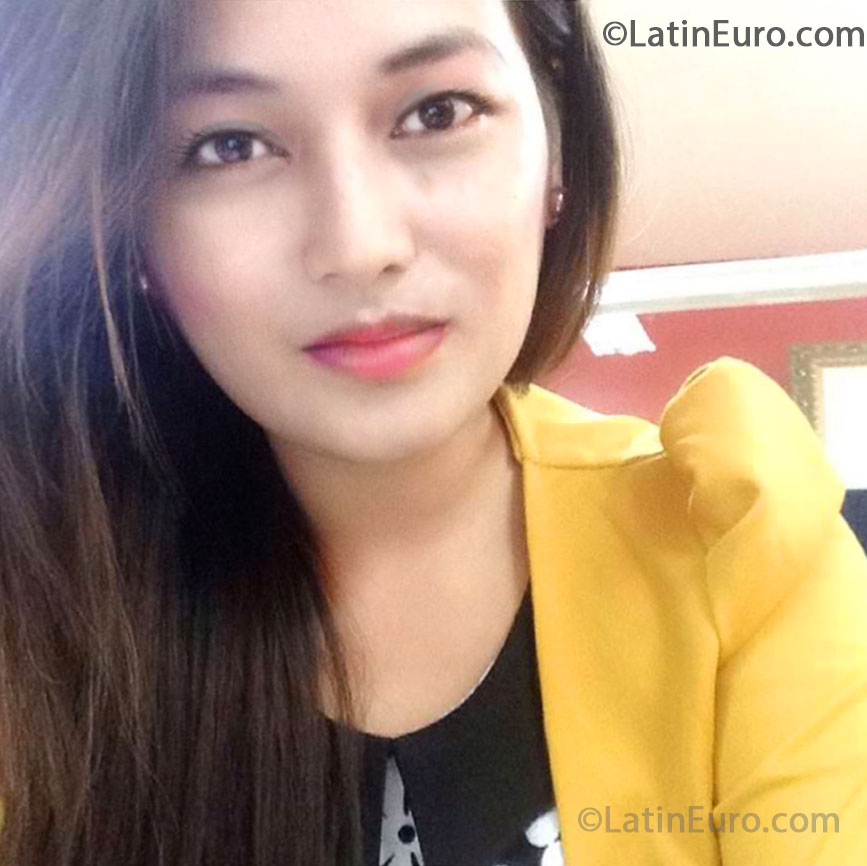 Date this attractive Philippines girl Abigel from Cainta PH572