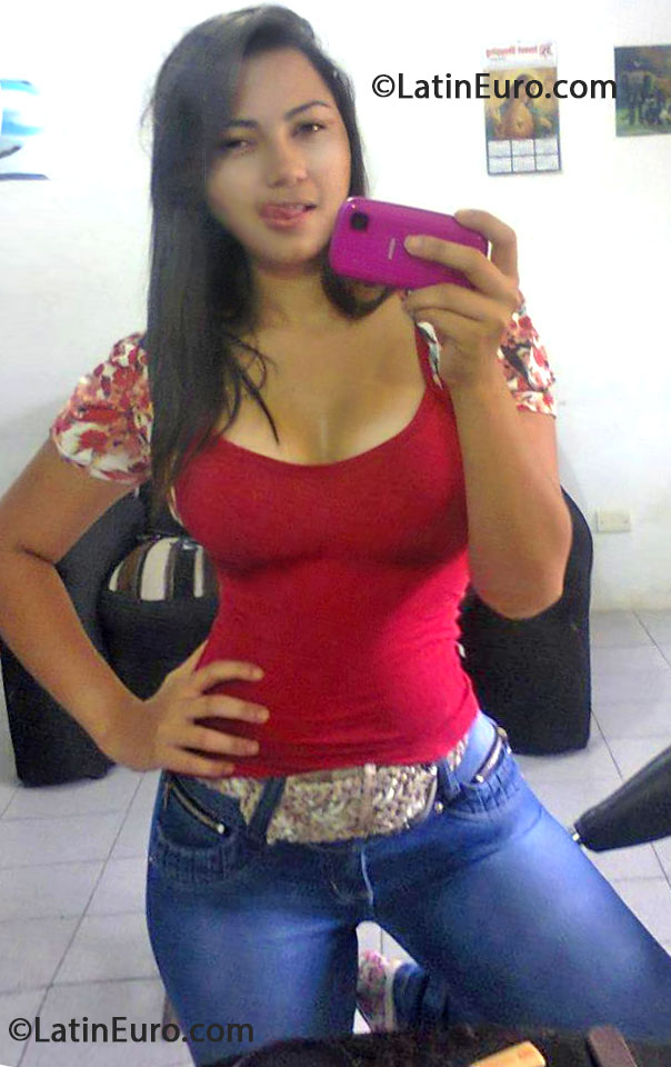 Date this hard body Brazil girl Silvania from Belo Jardim BR7903