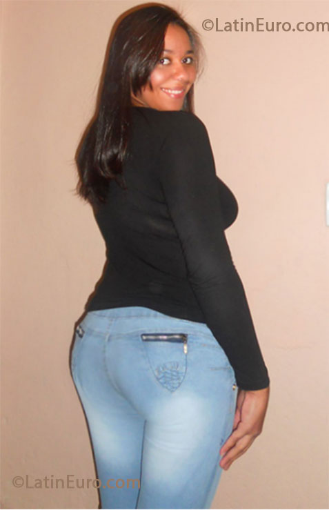Date this voluptuous Brazil girl Leandra from Belo Horizonte BR7907