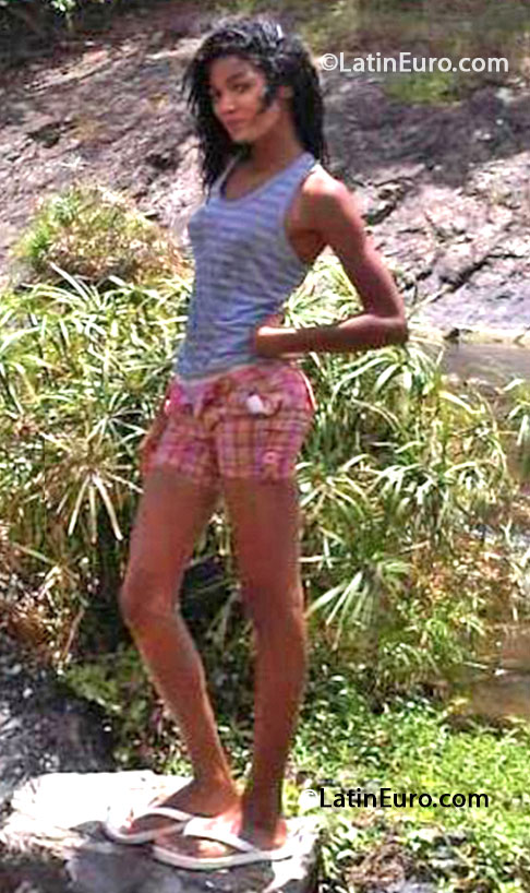 Date this hard body Dominican Republic girl Yelisa from Hato Mayor DO16329