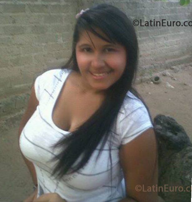 Date this happy Colombia girl Mileth from Maicao CO13399