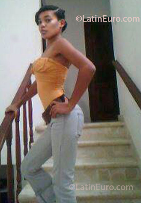Date this nice looking Dominican Republic girl Keymirlyn from Santo Domingo DO16595
