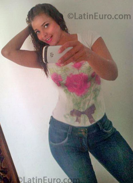 Date this gorgeous Colombia girl Erika from Bogota CO13563