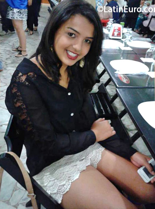 Date this nice looking Brazil girl Daiane from Birigui BR8054