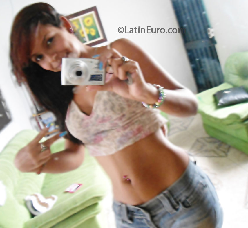 Date this voluptuous Colombia girl Lina from Cali CO13771