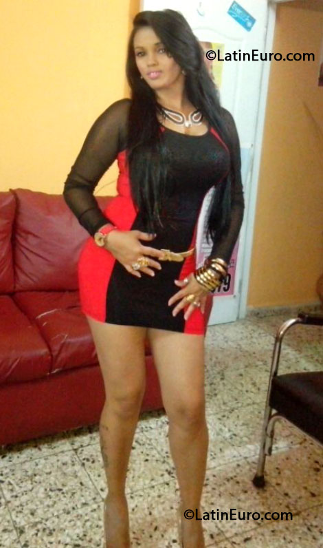 Date this gorgeous Dominican Republic girl Esther from Santo Domingo DO16994