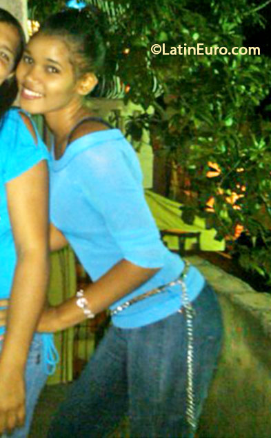 Date this gorgeous Dominican Republic girl Anny from Santo Domingo DO17005