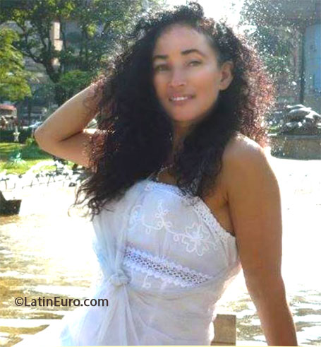 Date this hot Colombia girl Luz Elena from Medellin CO14036