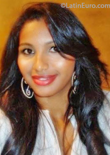 Date this attractive Brazil girl Dahyane from Goiania BR8116