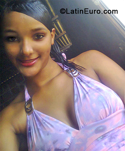 Date this beautiful Brazil girl Gleice from Recife BR8156
