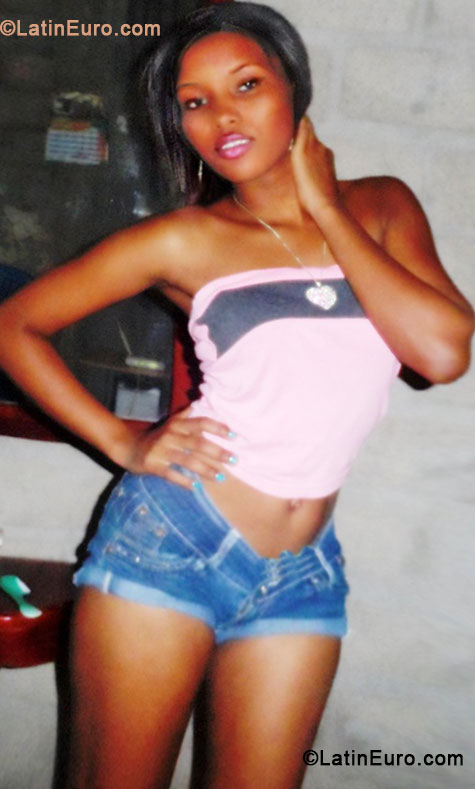 Date this nice looking Colombia girl Katherin from Cartagena CO14199
