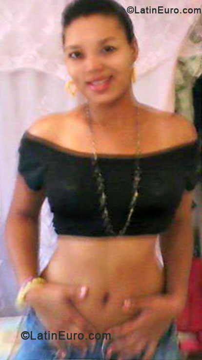 Date this foxy Dominican Republic girl Mariel from Santo Domingo DO17475