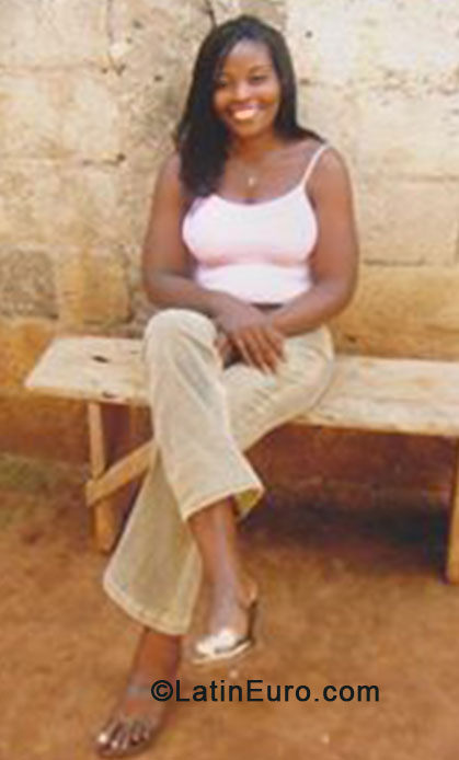 Date this nice looking Cameroon girl Kirline from Yaounde CM175