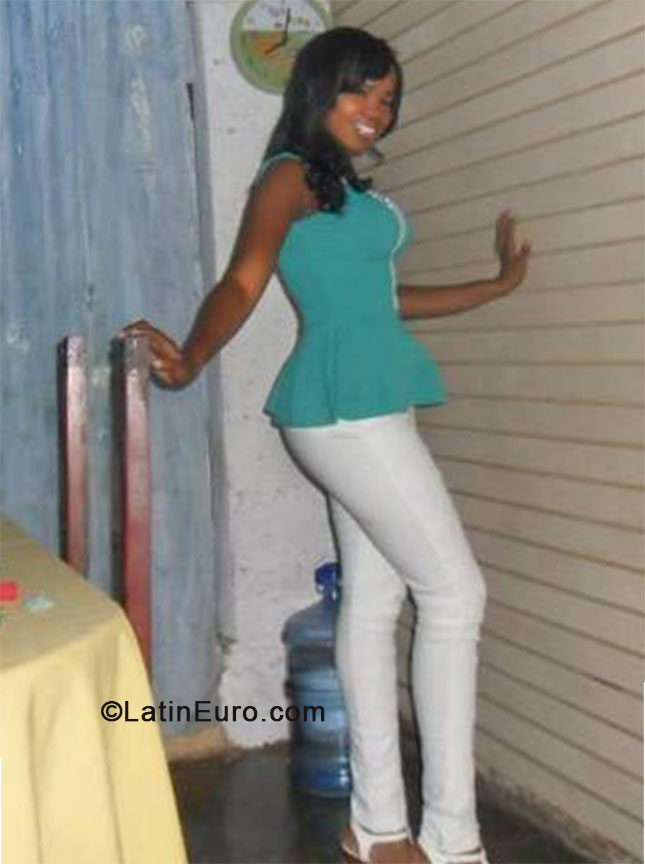 Date this georgeous Dominican Republic girl Claudia from Santo Domingo DO17658