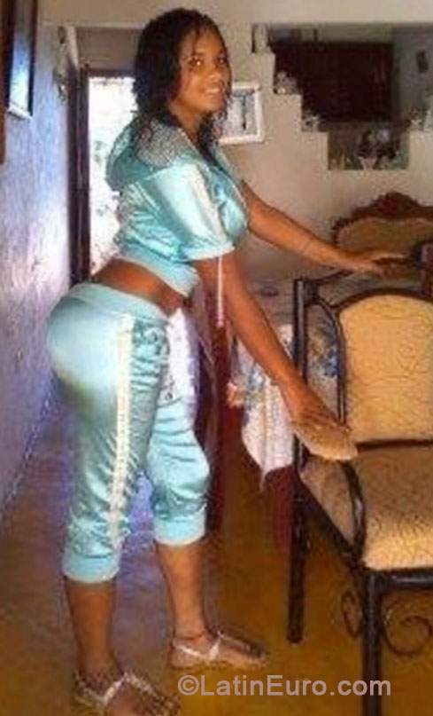 Date this lovely Dominican Republic girl Sarah from La Vega DO17750