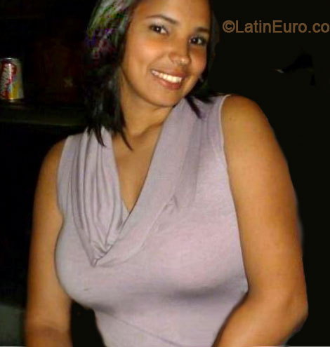 Date this nice looking Brazil girl Monica from Goiania BR8288