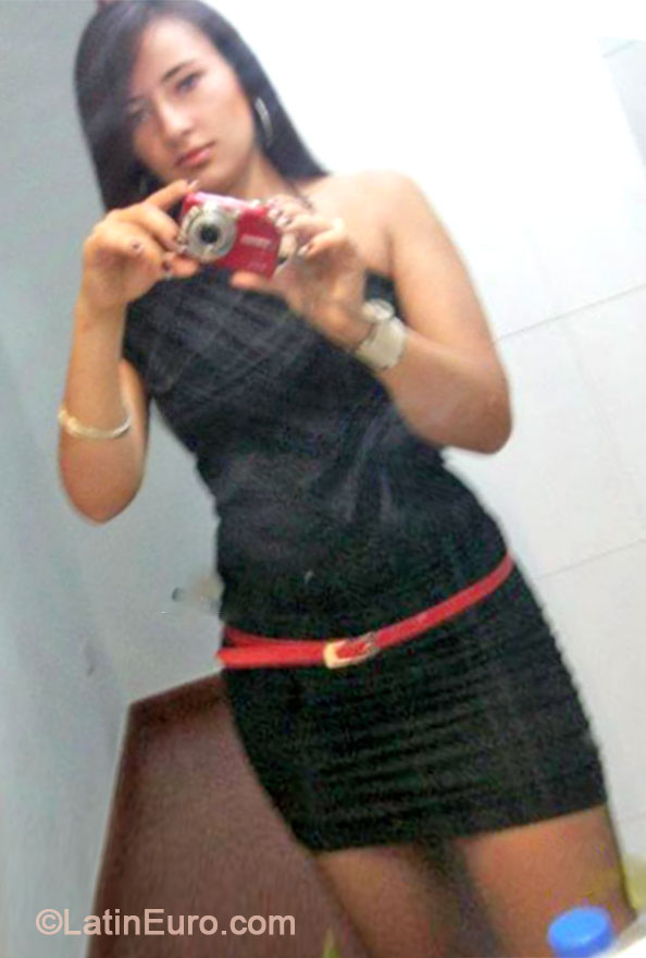 Date this hot Colombia girl Tatiana from Bogota CO14546