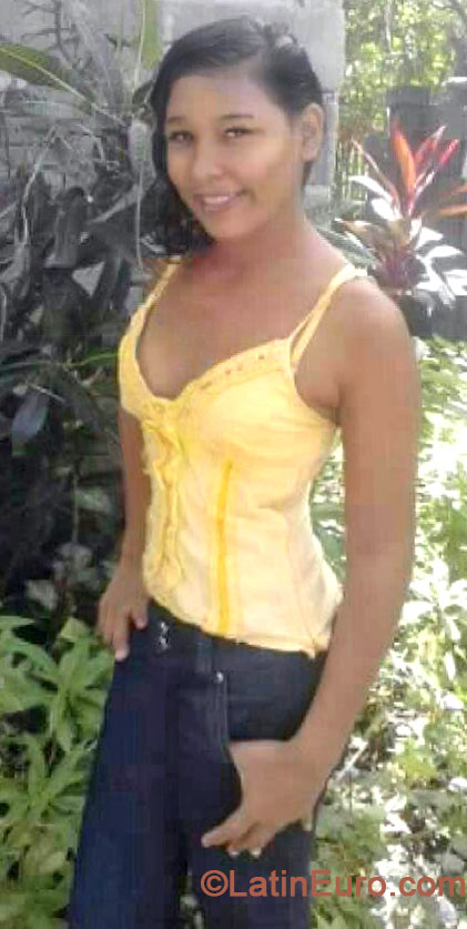 Date this lovely Honduras girl Leticia from Sonaguera HN904